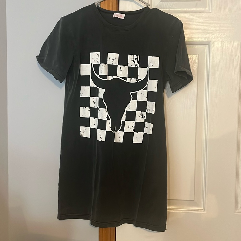 Pink lily tshirt dress